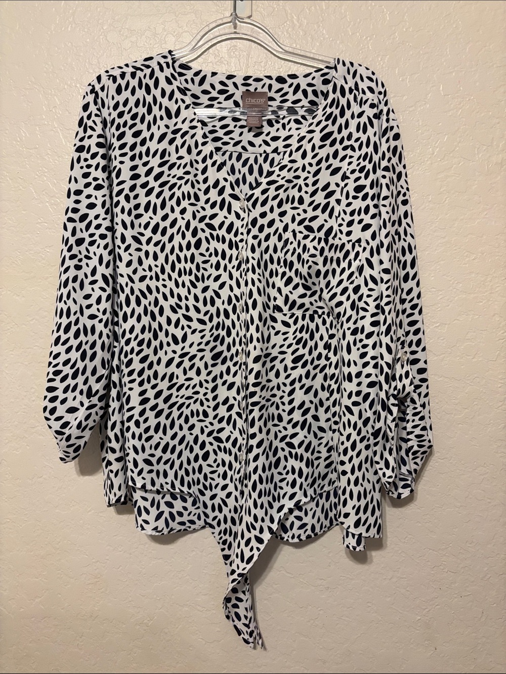 🎼Chico's Black and White Leaf-Print Tie-Front Button-Down size 3 GUC
